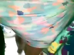 Một phim sec nguoi du ngua trưởng thành tóc vàng với to to nhẹ nhàng vuốt ve dương vật của một người đàn ông