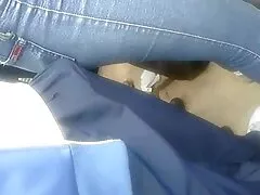 Slutty trưởng thành bà sec nguoi dit lon nội trợ climbs trên các hồ bơi bàn và chị cô ấy lồn với một dildo