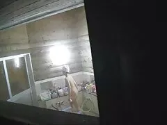 Cô gái tóc đỏ nóng bỏng cưỡi âm hộ và đít trên một khổng lồ da đen xem sec ngua dit nguoi của đàn ông phallus