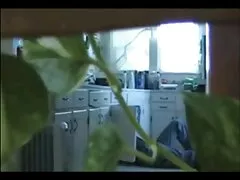 Hai cô gái thủ sec thú chó chịch người dâm lồn của họ trên giường và đôi khi quái họ với một máy rung