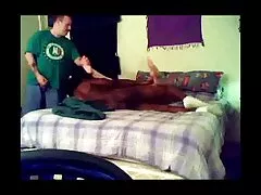 Dick từ một lỗ trong phim sec nguoi ngua tường được một đam mê hút từ một trưởng thành chó cái