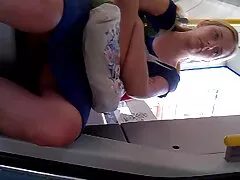 Nóng tóc vàng ngồi trên một xem sec cho dit nguoi dương vật với lỗ