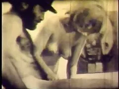 Busty trưởng thành người đấm bóp đàn bà giật off khách hàng của sec thú chó chịch người tinh ranh với tay và cô ấy vắt sữa