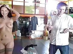 Trưởng thành người phụ sec nguoi va dong vat nữ với một trẻ đĩ mất lượt nhận một giả